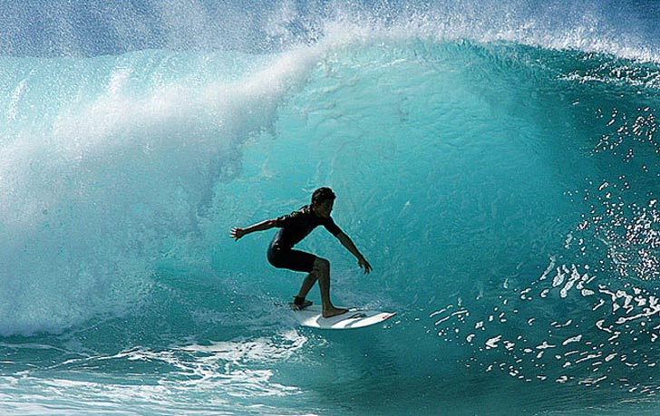 Wellenreiten und surfen in Surfcamps